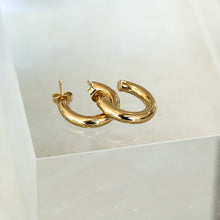 Load image into Gallery viewer, Classic Open Gold Hoop Earrings