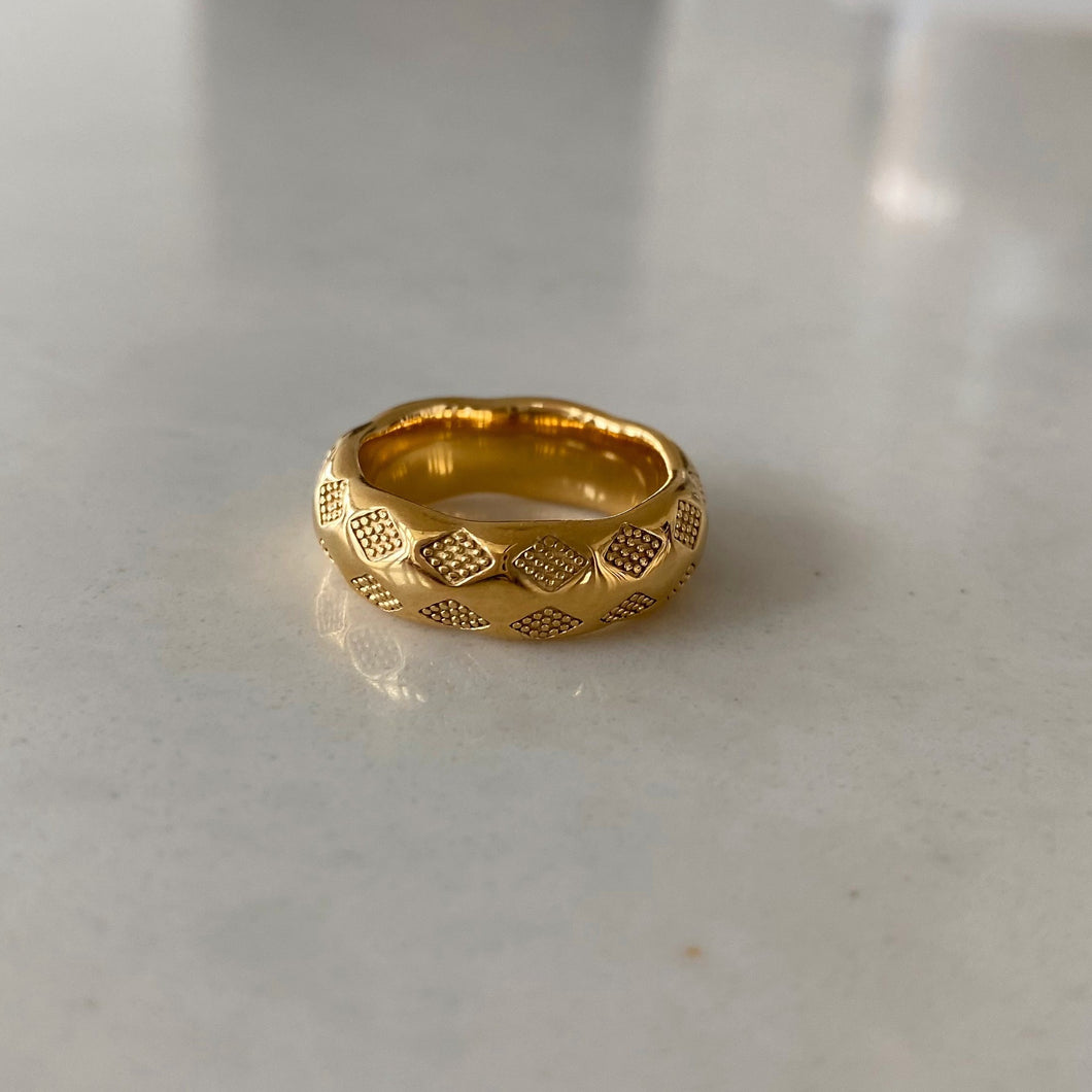 Checkmate 18k Gold Ring
