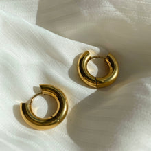 Load image into Gallery viewer, Athena Gold Hoop Earrings