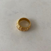 Load image into Gallery viewer, Checkered 18k Gold Ring