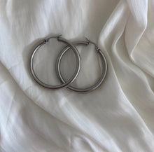 Load image into Gallery viewer, Classic Gold Hollow Hoops 2in.