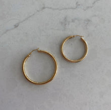 Load image into Gallery viewer, Classic Gold Hollow Hoops 1in.