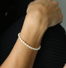 Load image into Gallery viewer, Pearl Toggle Bracelet