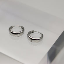 Load image into Gallery viewer, Lux Minimal Hoops 16mm