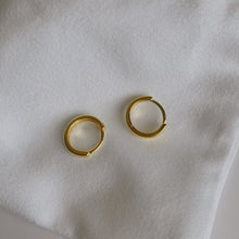 Load image into Gallery viewer, Minerva Hoop Huggie Gold Earrings