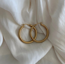 Load image into Gallery viewer, Classic Gold Hollow Hoops - 1
