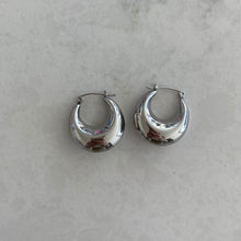 Load image into Gallery viewer, Juliana Gold Earrings
